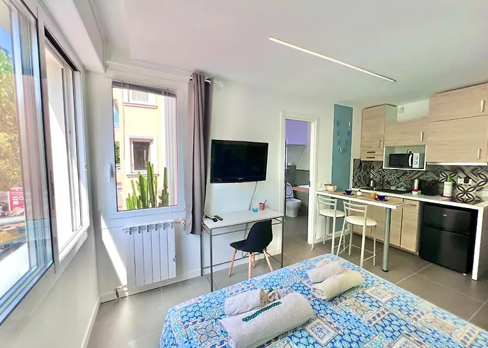 Gloria Maris Daire Menton